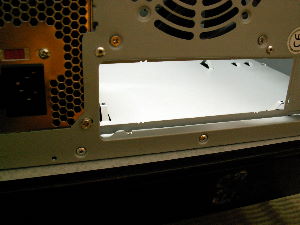 パソコンケースの背面パネルを取り除いたところ